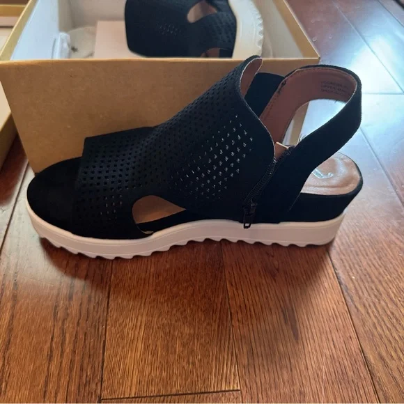 Very G Black Wedge Sandal - Picture 1 of 2